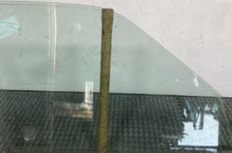 Vitre avant gauche PEUGEOT 106