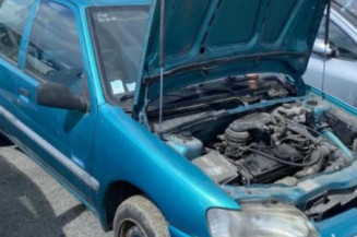 Vitre avant gauche PEUGEOT 106
