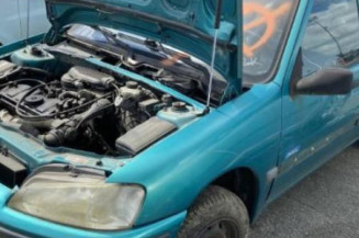 Vitre avant gauche PEUGEOT 106