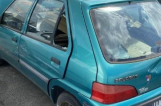 Vitre avant gauche PEUGEOT 106