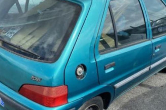 Vitre avant gauche PEUGEOT 106