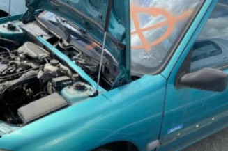 Vitre avant gauche PEUGEOT 106