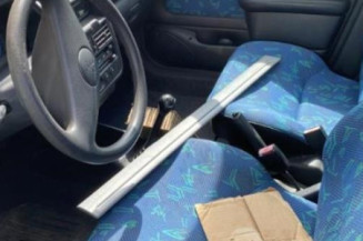 Vitre avant gauche PEUGEOT 106