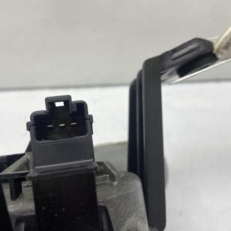 Moteur essuie glace arriere TOYOTA YARIS 1 Photo n°5