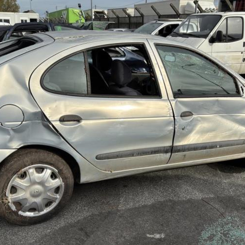 Cric RENAULT MEGANE 1 Photo n°6