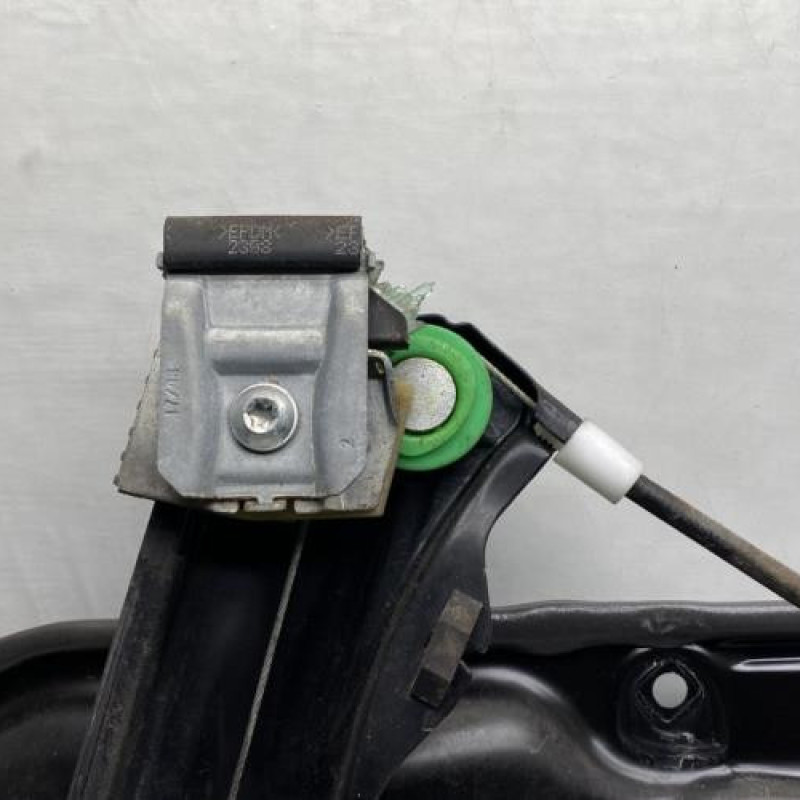 Leve vitre electrique avant gauche VOLKSWAGEN PASSAT 5 Photo n°2
