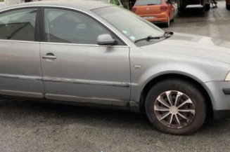 Autoradio d'origine VOLKSWAGEN PASSAT 4