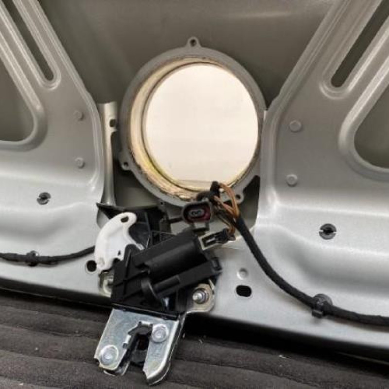 Malle/Hayon arriere VOLKSWAGEN PASSAT 5 Photo n°11