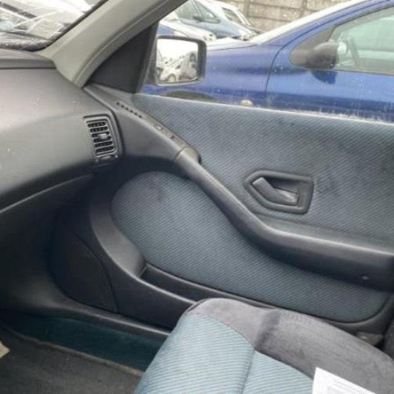 Calandre PEUGEOT 405 Photo n°19