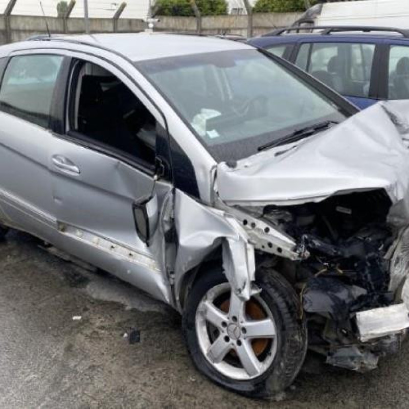 Feu arriere secondaire droit (feux) MERCEDES CLASSE B 245 Photo n°4