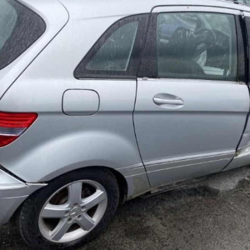 Feu arriere secondaire droit (feux) MERCEDES CLASSE B 245 Photo n°9