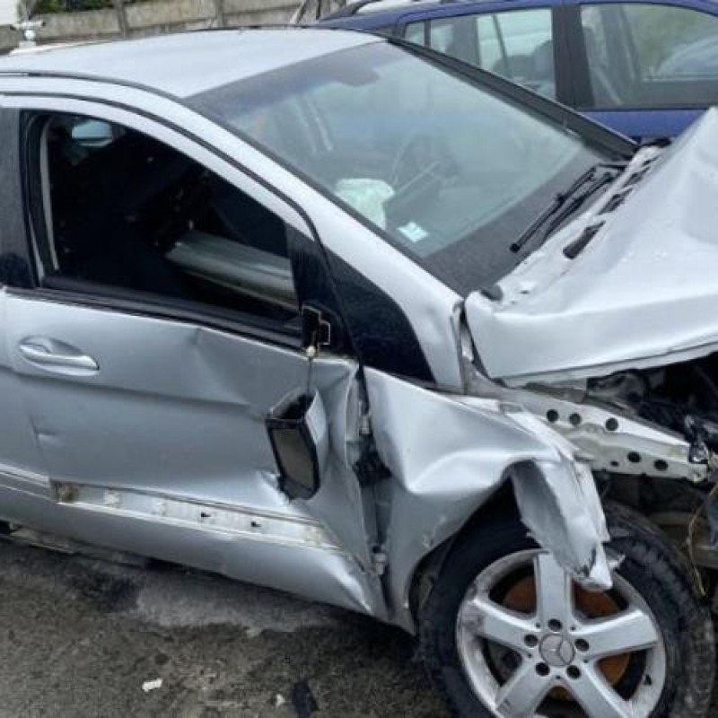 Feu arriere secondaire droit (feux) MERCEDES CLASSE B 245 Photo n°10