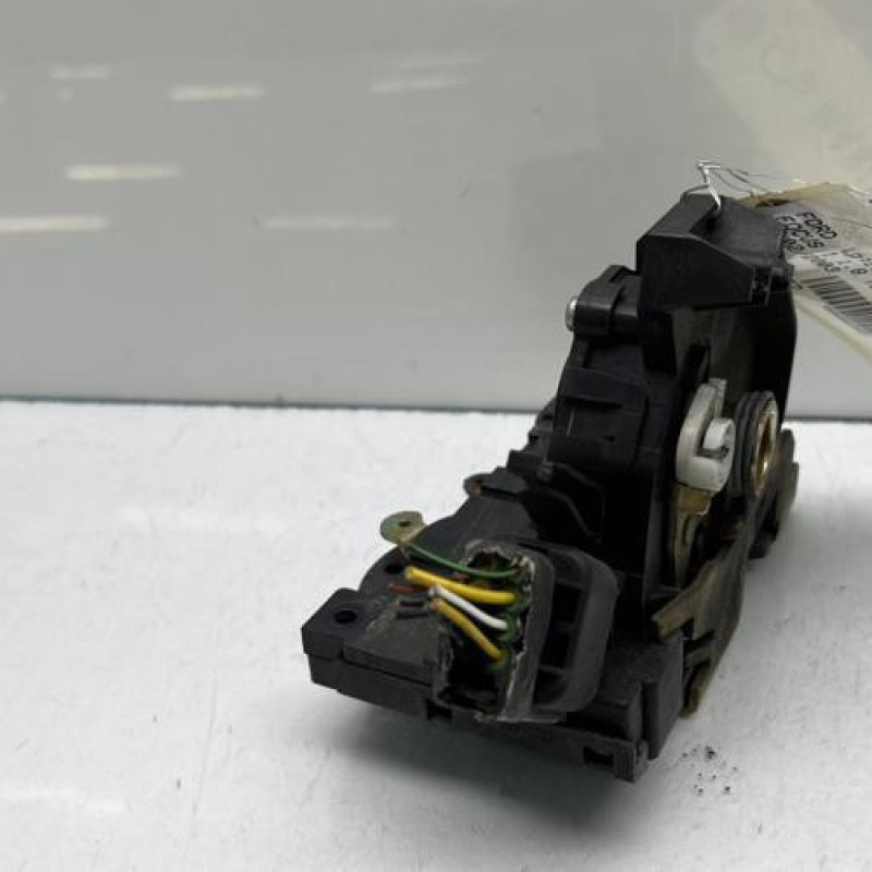 Serrure avant droit FORD FOCUS 1 Photo n°3