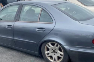 Serrure avant droit MERCEDES CLASSE E 211