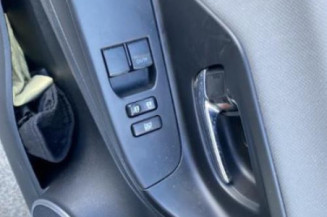 Serrure avant droit TOYOTA YARIS 3