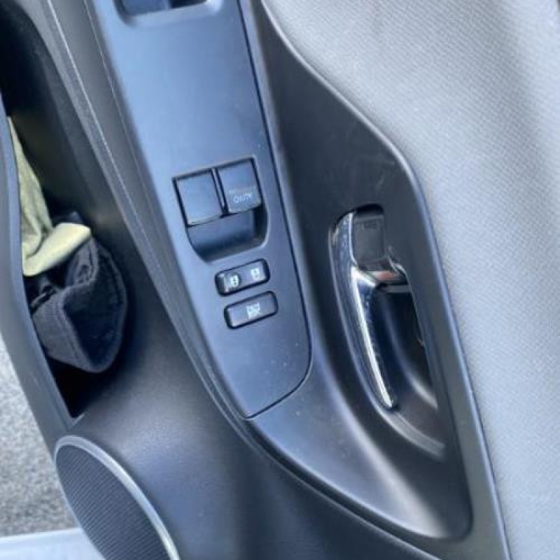 Serrure avant droit TOYOTA YARIS 3 Photo n°10