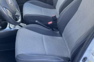Serrure avant droit TOYOTA YARIS 3