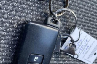 Serrure avant droit TOYOTA YARIS 3