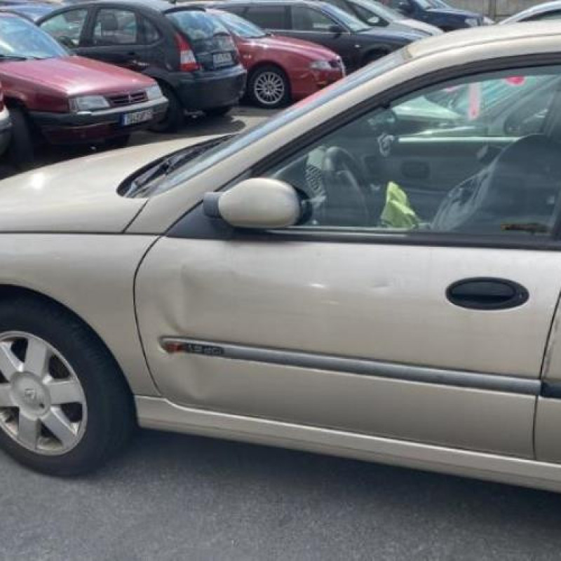 Leve vitre electrique avant droit RENAULT LAGUNA 1 Photo n°7