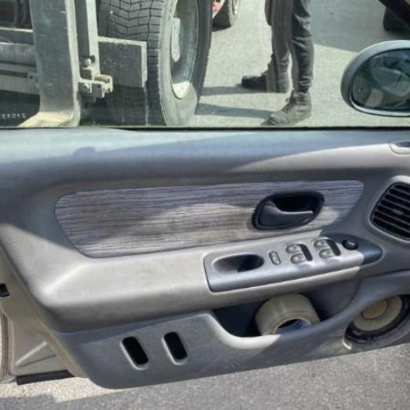 Leve vitre electrique avant droit RENAULT LAGUNA 1 Photo n°9