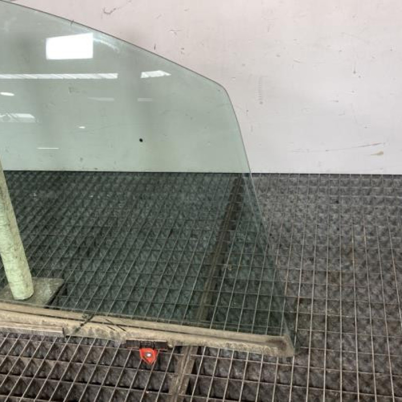 Vitre avant droit TOYOTA YARIS 3 Photo n°5
