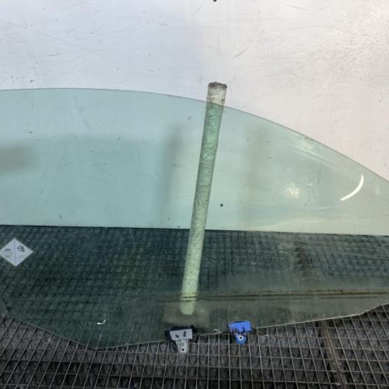 Vitre avant gauche NISSAN ALMERA 2 Photo n°6
