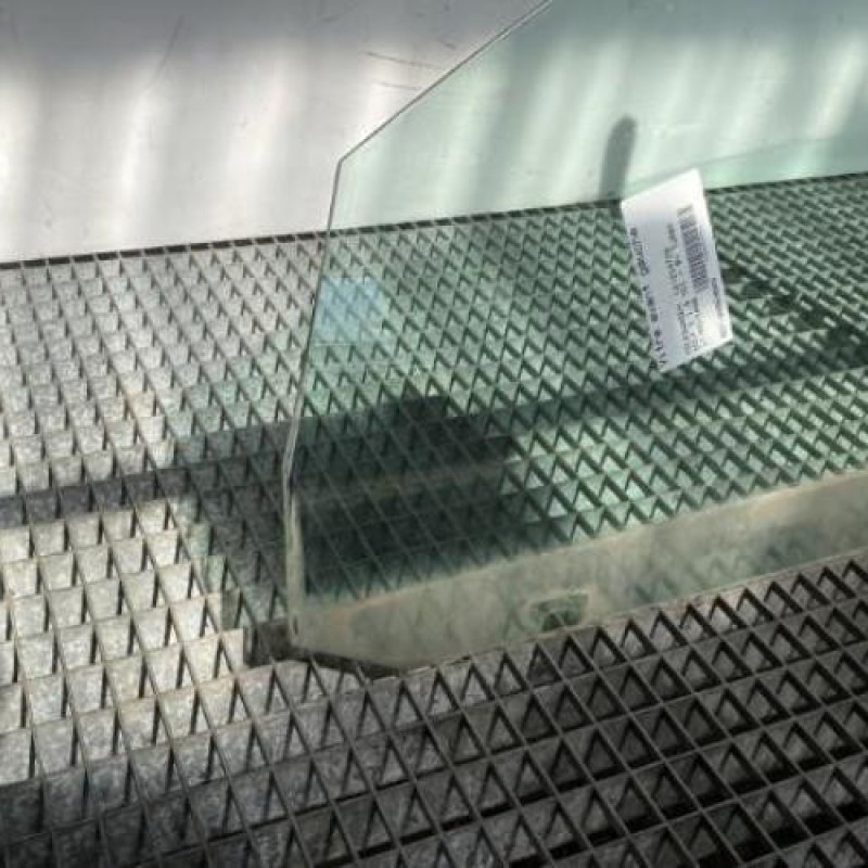 Vitre avant gauche VOLKSWAGEN GOLF 5 Photo n°3