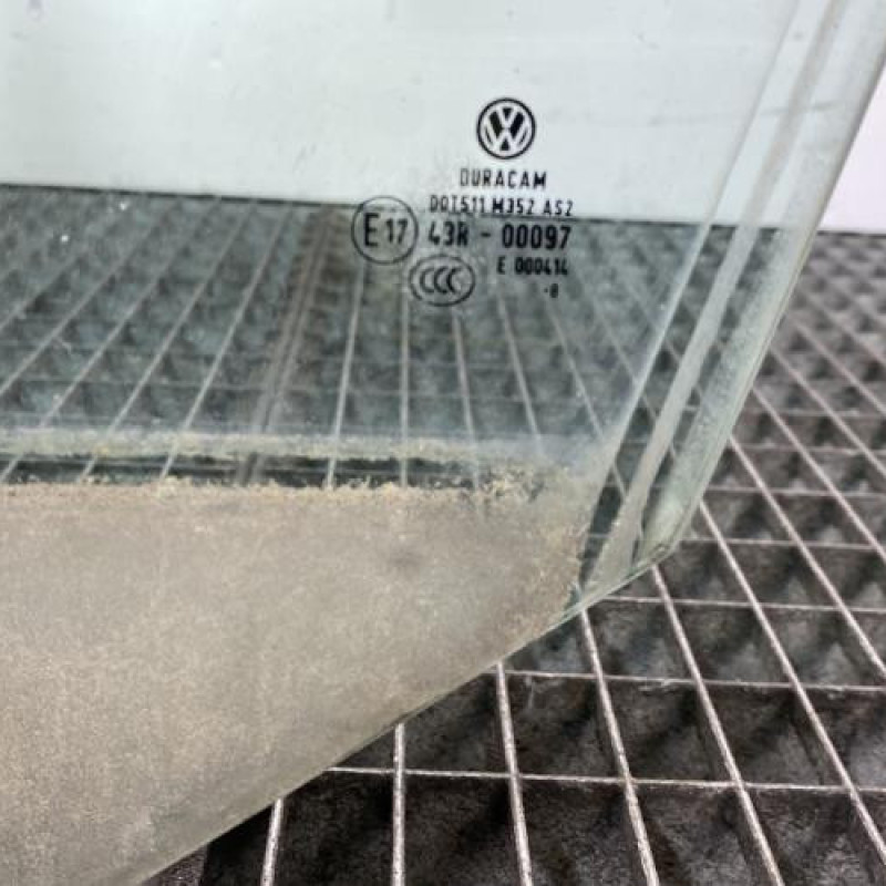 Vitre avant gauche VOLKSWAGEN GOLF 5 Photo n°4