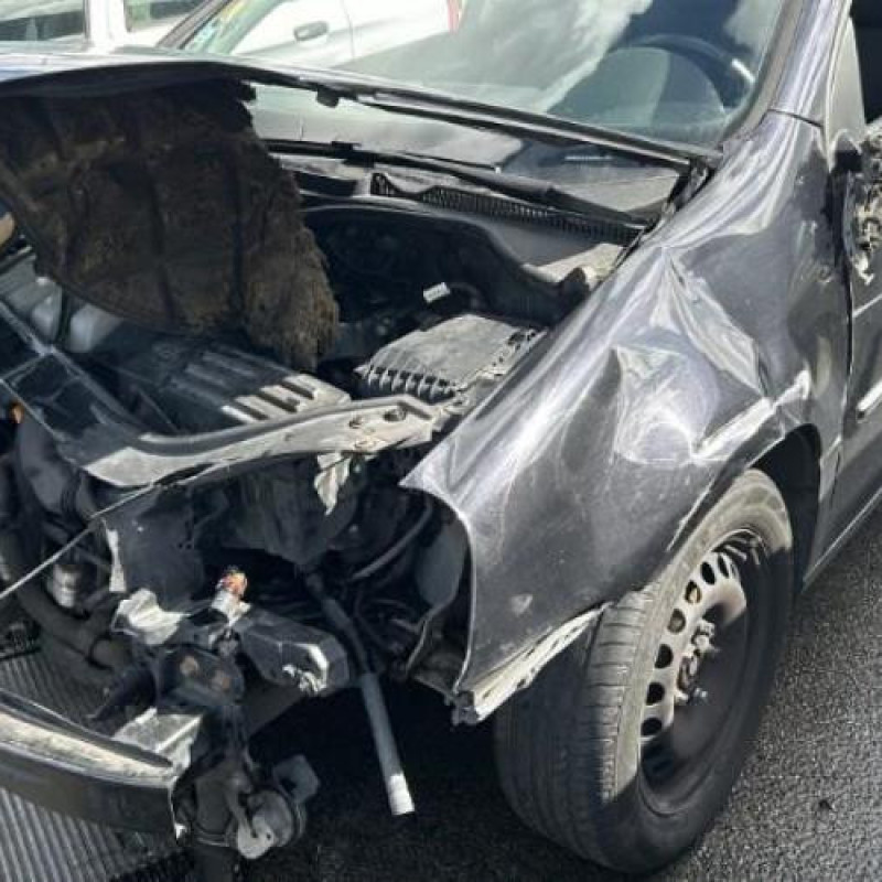 Vitre avant gauche VOLKSWAGEN GOLF 5 Photo n°8