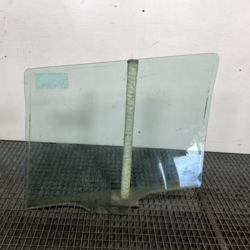 Vitre arriere droit PEUGEOT 406 Photo n°6