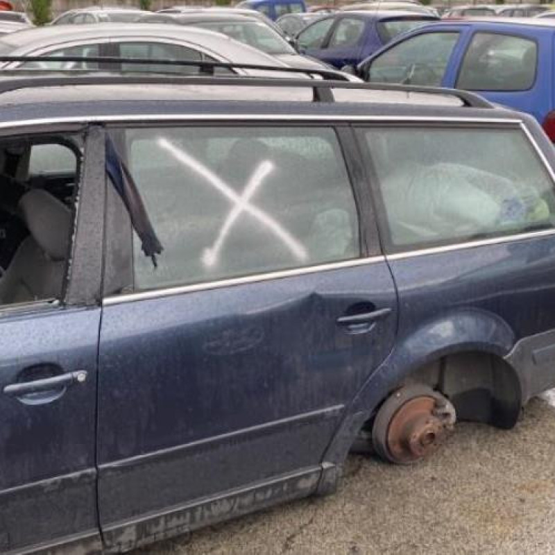 Calandre VOLKSWAGEN PASSAT 4 Photo n°11