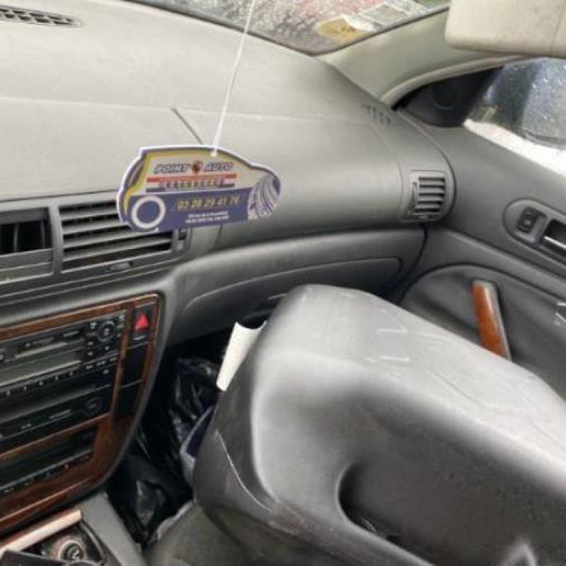Calandre VOLKSWAGEN PASSAT 4 Photo n°19