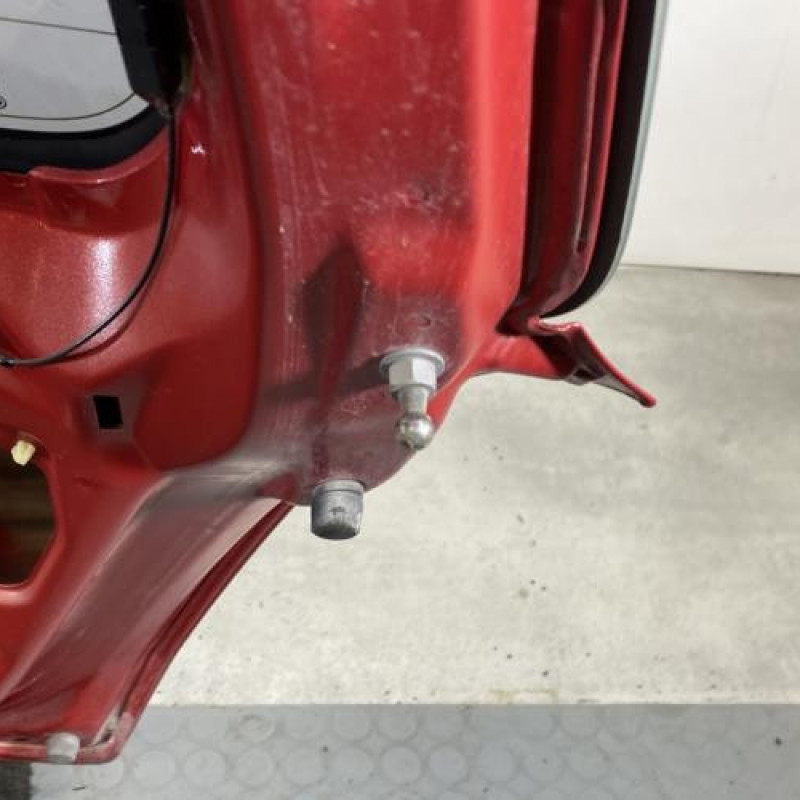 Malle/Hayon arriere SUZUKI SWIFT 3 Photo n°8