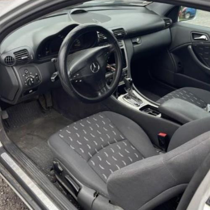 Feu arriere principal gauche (feux) MERCEDES CLASSE C 203 COUPE SPORT Photo n°8