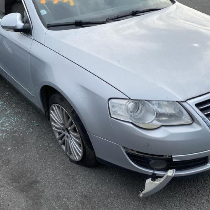 Feu arriere secondaire droit (feux) VOLKSWAGEN PASSAT 5 Photo n°9