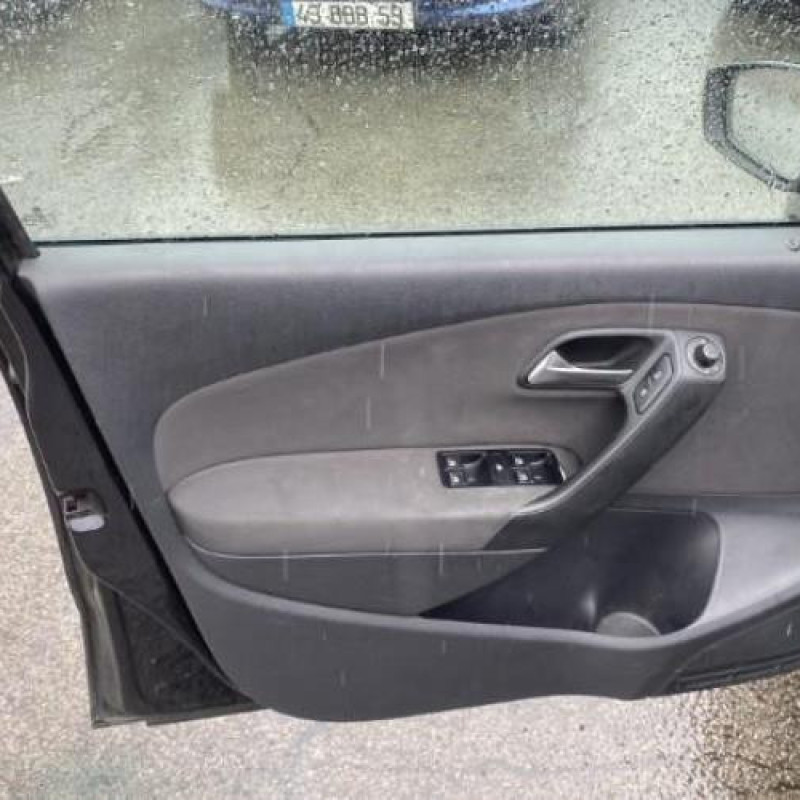 Pretensionneur de ceinture avant droit VOLKSWAGEN POLO 5 Photo n°16
