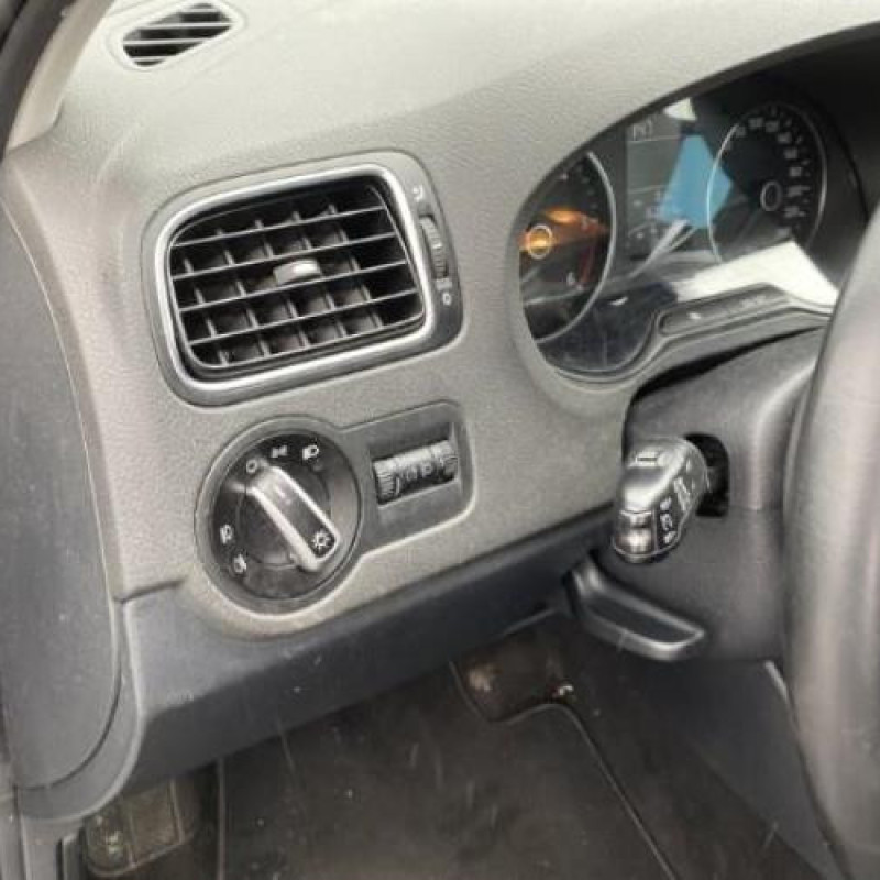 Pretensionneur de ceinture avant droit VOLKSWAGEN POLO 5 Photo n°18