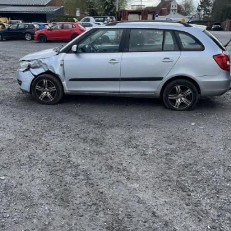 Retroviseur droit SKODA FABIA 2 Photo n°10