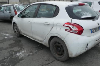 Vitre avant gauche PEUGEOT 208 1