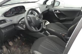 Vitre avant gauche PEUGEOT 208 1
