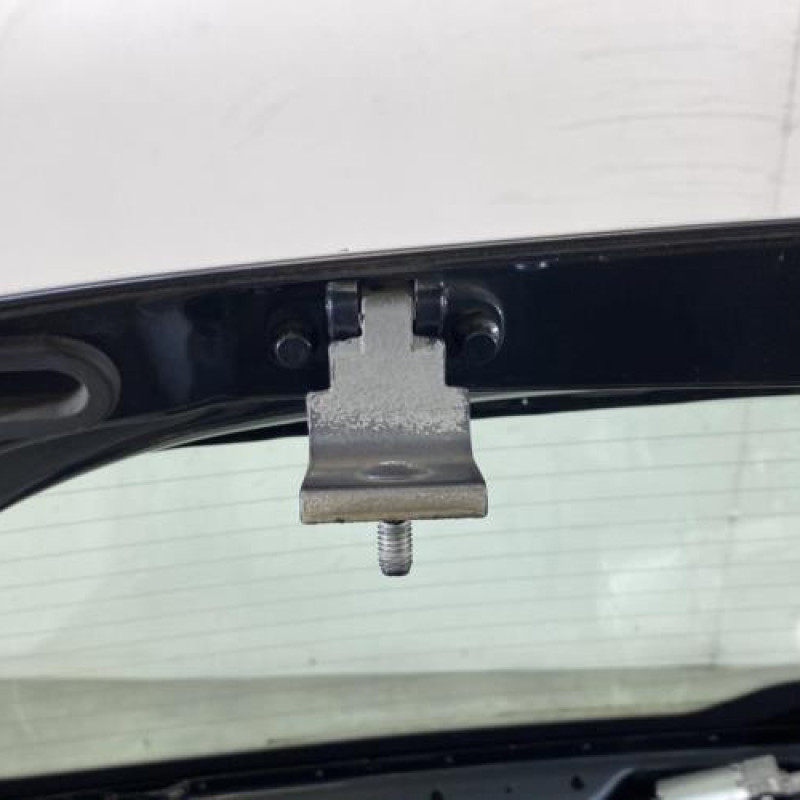 Malle/Hayon arriere VOLKSWAGEN POLO 4 Photo n°8