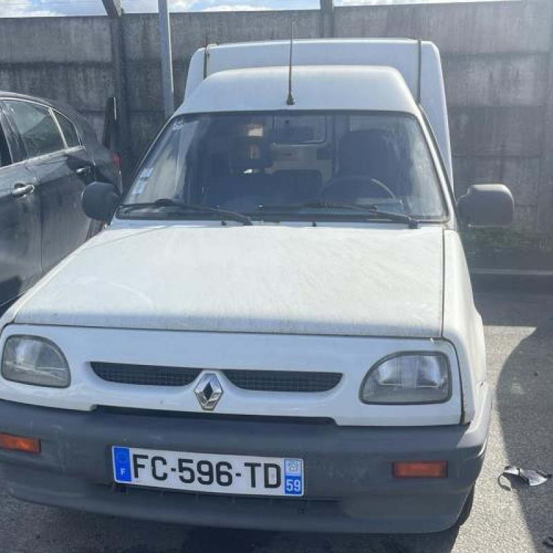 Pare choc avant RENAULT EXPRESS Photo n°8