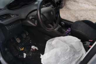 Calculateur moteur PEUGEOT 208 1