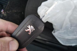 Calculateur moteur PEUGEOT 208 1