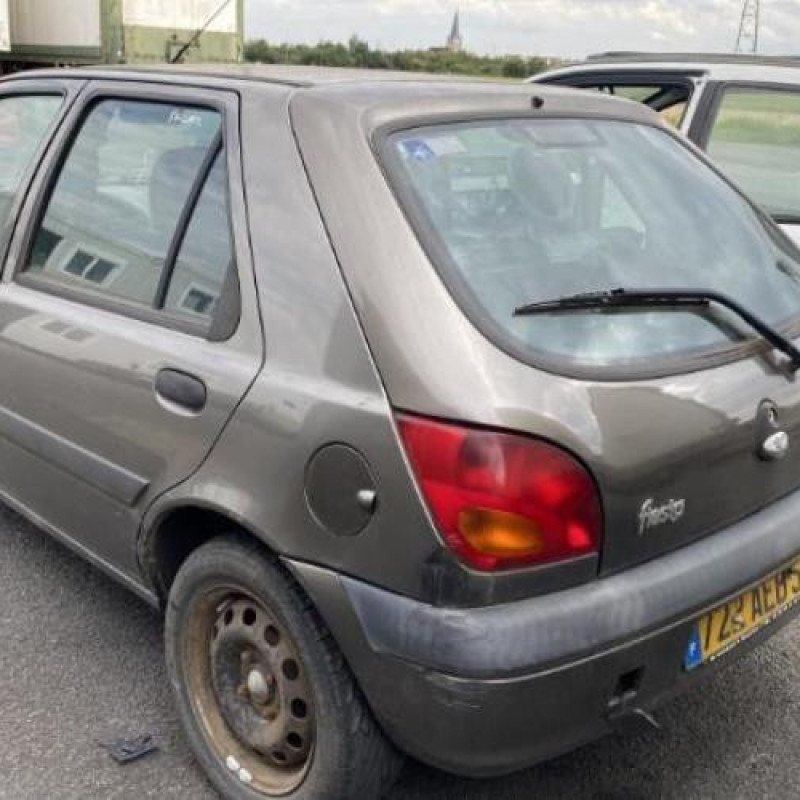 Pare choc avant FORD FIESTA 4 Photo n°9