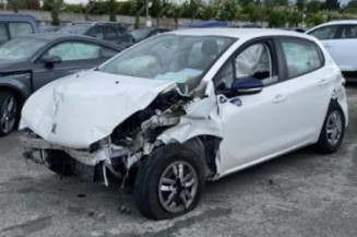 Feu arriere stop central PEUGEOT 208 1