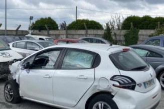 Feu arriere stop central PEUGEOT 208 1