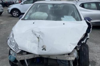 Feu arriere stop central PEUGEOT 208 1