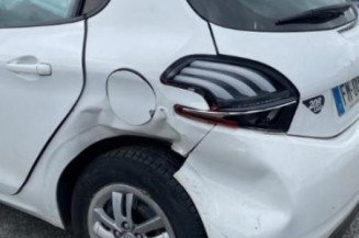 Feu arriere stop central PEUGEOT 208 1