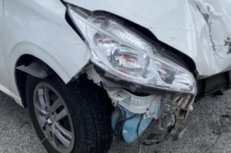 Feu arriere stop central PEUGEOT 208 1